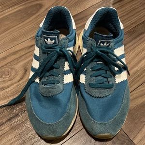Adidas Sneakers